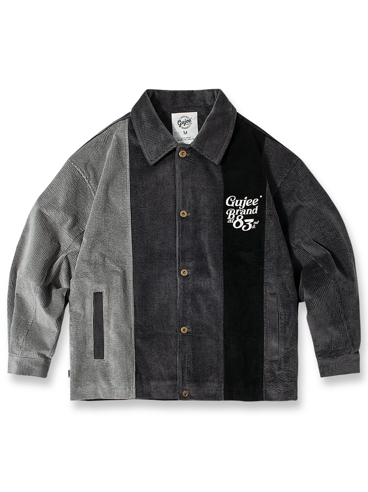 製品画像
パッチワークコーデュロイ襟付きジャケット、グラデーションカラーのパッチワークと胸元の刺繍ディテール、両サイドのポケットで実用性が増し、厚手の内側で秋冬に最適な暖かさを提供するジャケット

詳細画像
グラデーションパッチワークと刺繍ディテール、襟付きデザインで寒風を防ぐ、厚手の素材を使用した内側、冬の必需アイテムとして最適なデザイン