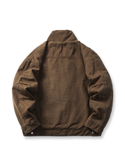 製品画像
"改良型 M51 スタンドカラー ワーク 中綿ジャケット、1950年代の米軍冬季制服を基にした現代的な改良型、ヴィンテージ感のある水洗い処理と自然な色あせ、加厚設計で防寒性と耐久性を強化"

詳細画像
"M51スタイルの改良型ワークジャケット、精緻な水洗い処理でヴィンテージ感のある外観、スタンドカラーで防寒性を高め、加厚設計とゆったりシルエットで快適な着心地を提供、大きなポケットとシンプルなボタンが特徴"