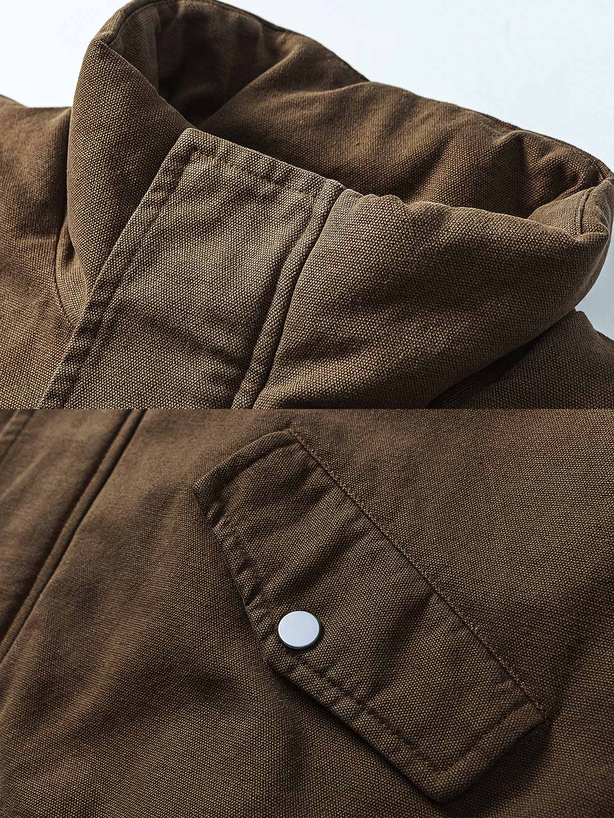 製品画像
"改良型 M51 スタンドカラー ワーク 中綿ジャケット、1950年代の米軍冬季制服を基にした現代的な改良型、ヴィンテージ感のある水洗い処理と自然な色あせ、加厚設計で防寒性と耐久性を強化"

詳細画像
"M51スタイルの改良型ワークジャケット、精緻な水洗い処理でヴィンテージ感のある外観、スタンドカラーで防寒性を高め、加厚設計とゆったりシルエットで快適な着心地を提供、大きなポケットとシンプルなボタンが特徴"