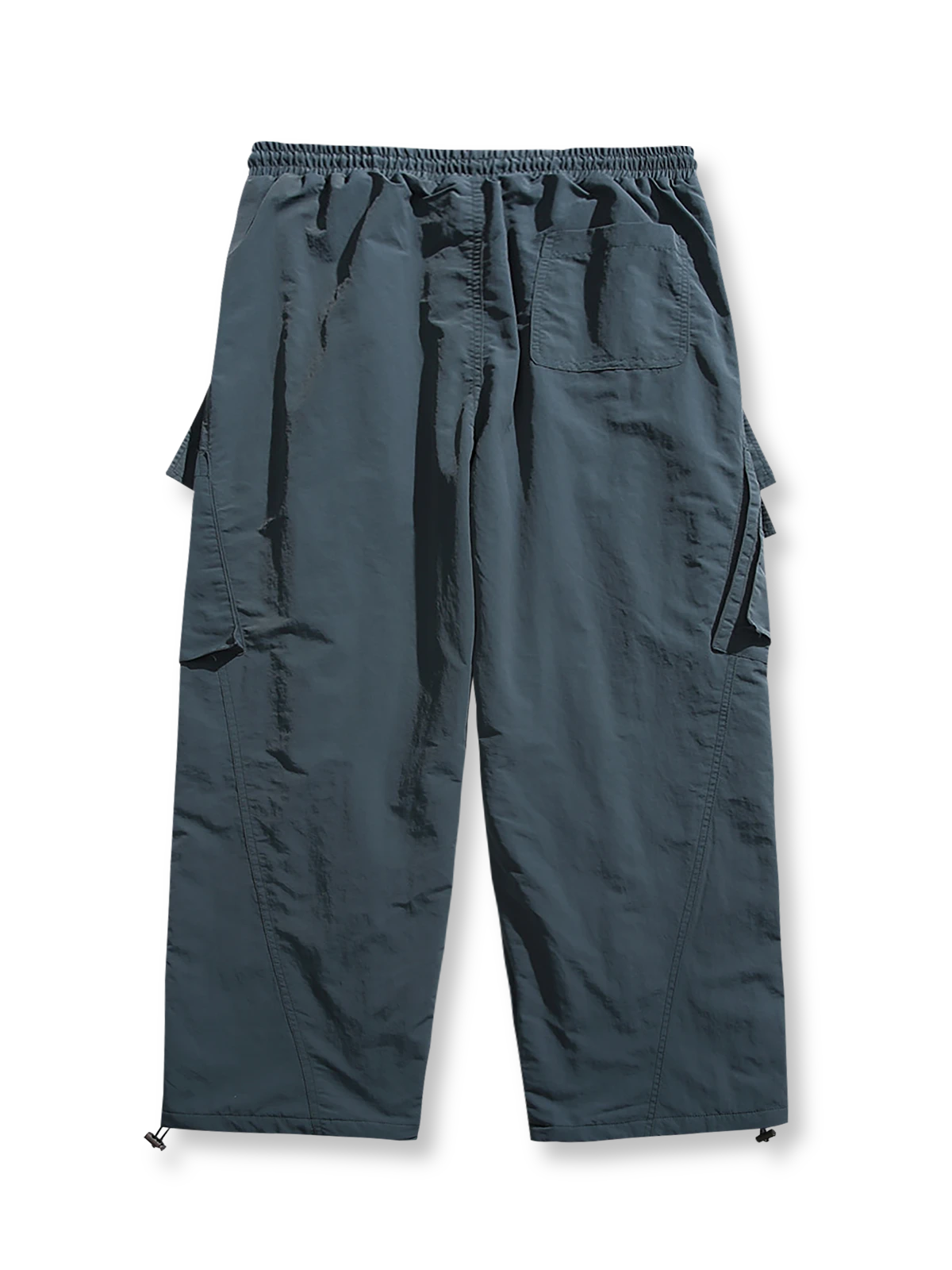 製品画像: 4色展開 アウトドア カーゴパンツ。100%ナイロン素材で耐久性と防風性を兼ね備えた、多機能パンツの全体展示図。

詳細画像: 裏起毛加工で保温性を高めた素材と、多ポケットディテールのクローズアップ。冬のアウトドア活動に便利な設計。