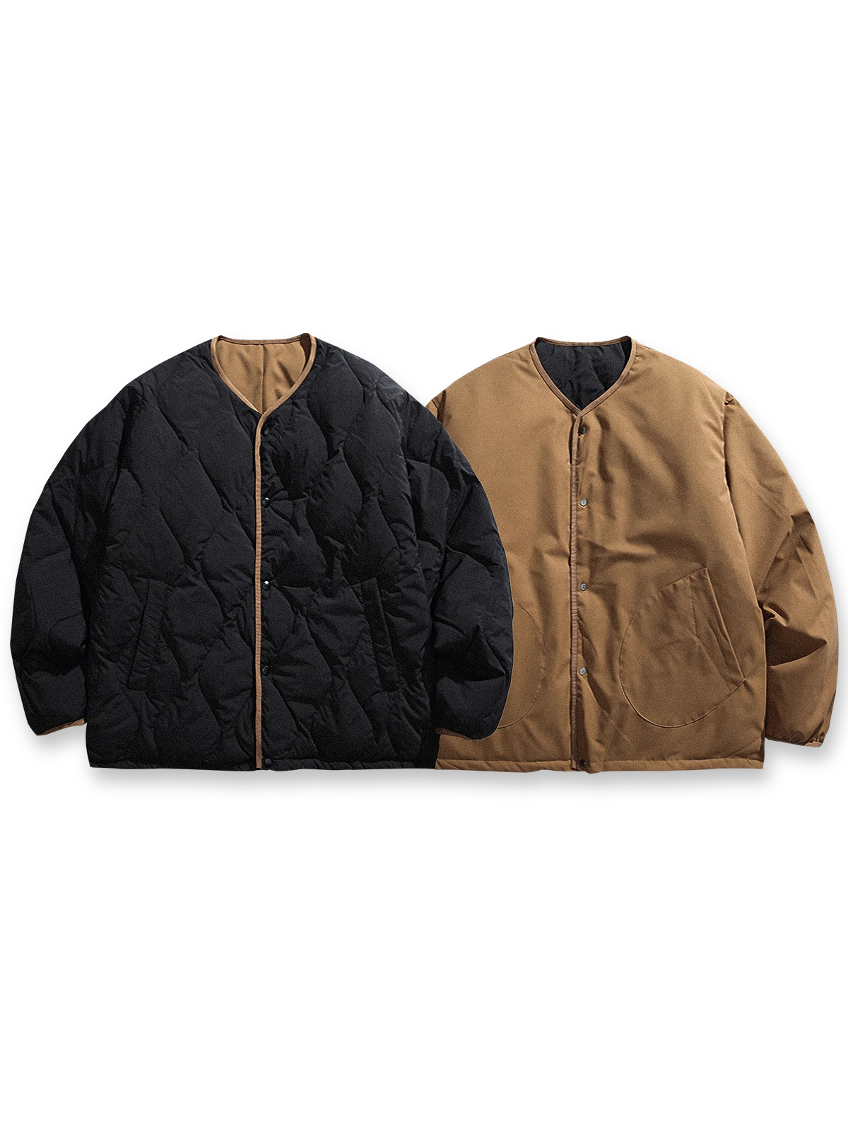 製品画像
「リバーシブル波形キルティングVネックダウン全体像。90%ホワイトダックダウン採用、カーキ、ブラック、アーミーグリーンの3色展開で実用性とスタイルを両立」

詳細画像
「リバーシブル波形キルティングダウンのポケットとキルティング加工のディテールクローズアップ。羽毛が均一に分布する設計」