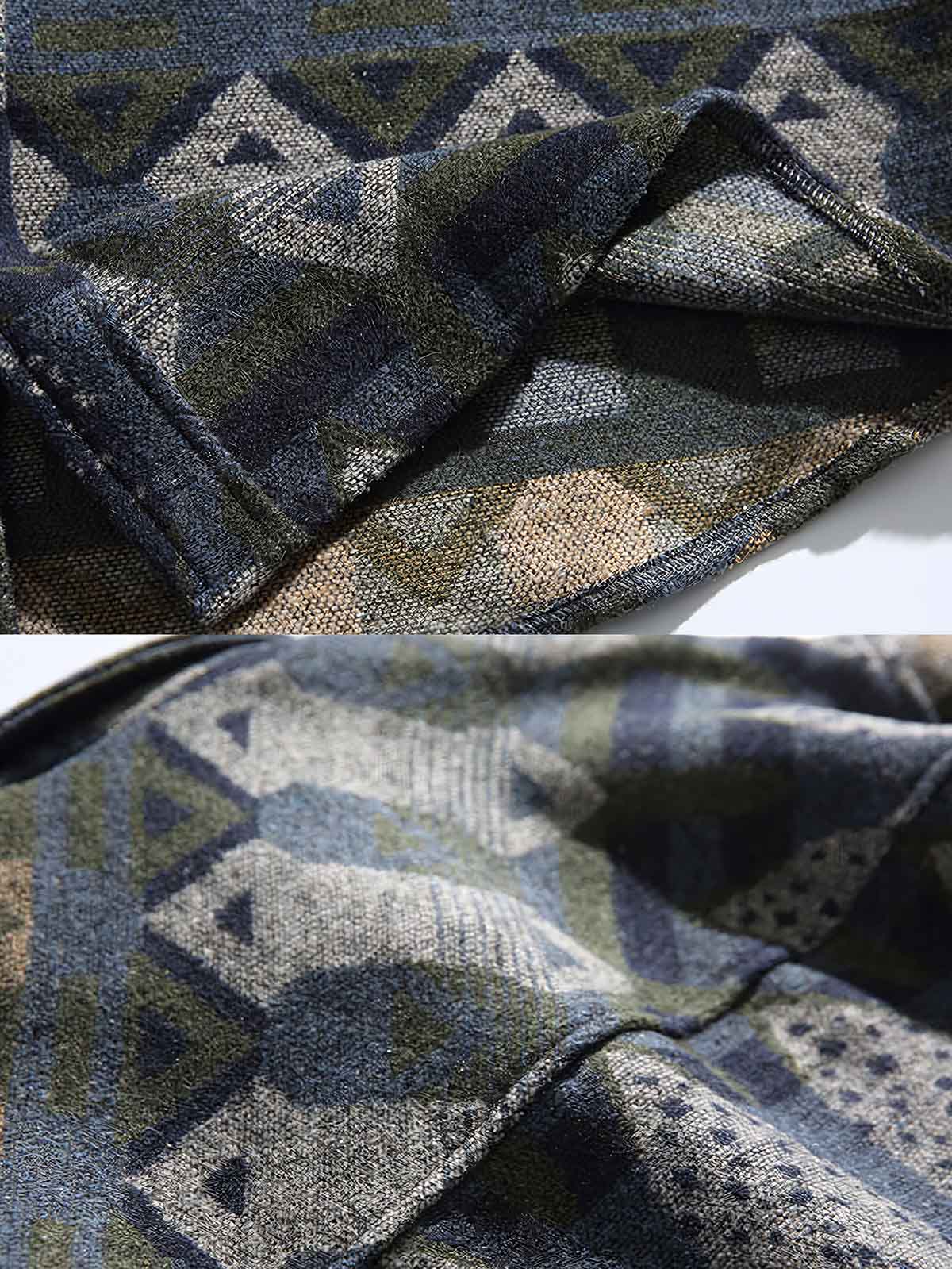 製品画像: ウール混 エスニック ジャカード編み 長袖シャツ。高級感漂うジャカード編みデザインと、柔らかさと保温性を備えたルーズフィットシャツの正面全体展示図。

詳細画像: 落ち着いたトーンのエスニック風ジャカード編みデザインと、丁寧に仕上げられたディテールのクローズアップ。