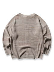 製品画像
グレージュ色とオリーブグリーンの切り替えデザインが特徴的なハンドステッチニットセーター、精緻な手作業で仕上げられ、アクリルとコットンの混紡素材で快適な着心地と暖かさを提供

詳細画像
精緻な手作業によるハンドステッチが施されたニットセーター、グレージュとオリーブグリーンの色のコントラストが美しく、アクリル50%とコットン50%の混紡素材で、肌触りが良く、通気性も優れたデザイン