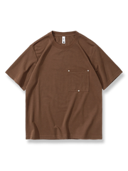 ベージュのスタッズポケット付き無地半袖Tシャツの正面展示