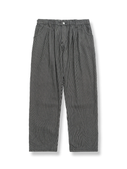 レールウェイストライプテーパードカジュアルパンツ全体像