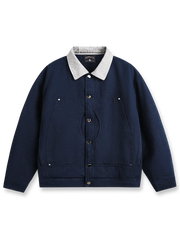 製品画像：
レトロなハンティングスタイルの中綿入りコーデュロイ襟付きジャケット。厚手の生地と暖かい中綿が寒い季節に最適。エレガントなデザインと実用的な大容量ポケット。

詳細画像：
厚手コーデュロイ襟付きハンティングジャケット。大きな前ポケットと通気性のある中綿素材、レトロで機能的なデザイン。ストレートカットとゆったりシルエットで快適な着心地。