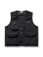 製品画像
「多機能メッシュパッチワークベストの全体展示図。ナイロン素材とポリエステルメッシュパッチワークデザインが融合し、アウトドア愛好者に最適な軽量で実用的なベスト。」

詳細画像
「胸元のフラップポケットとメッシュパッチワーク部分のディテール特写。通気性と耐久性を兼ね備えたポケットデザインが特徴。」
