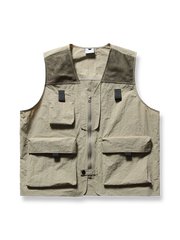 製品画像
「多機能メッシュパッチワークベストの全体展示図。ナイロン素材とポリエステルメッシュパッチワークデザインが融合し、アウトドア愛好者に最適な軽量で実用的なベスト。」

詳細画像
「胸元のフラップポケットとメッシュパッチワーク部分のディテール特写。通気性と耐久性を兼ね備えたポケットデザインが特徴。」
