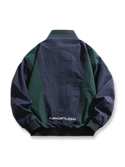 製品画像: バイカラー パッチワーク ハーフジップ ワイドシルエット プルオーバージャケット、軽量で防風性と通気性を備えたデザイン。レトロなカジュアルスタイルにぴったりの日常やアウトドア向けジャケットの正面全体展示図。

詳細画像: クラシックなバイカラーパッチワークとスムーズな着脱を可能にするハーフジップ仕様、伸縮性のある袖口の防風ディテールクローズアップ。