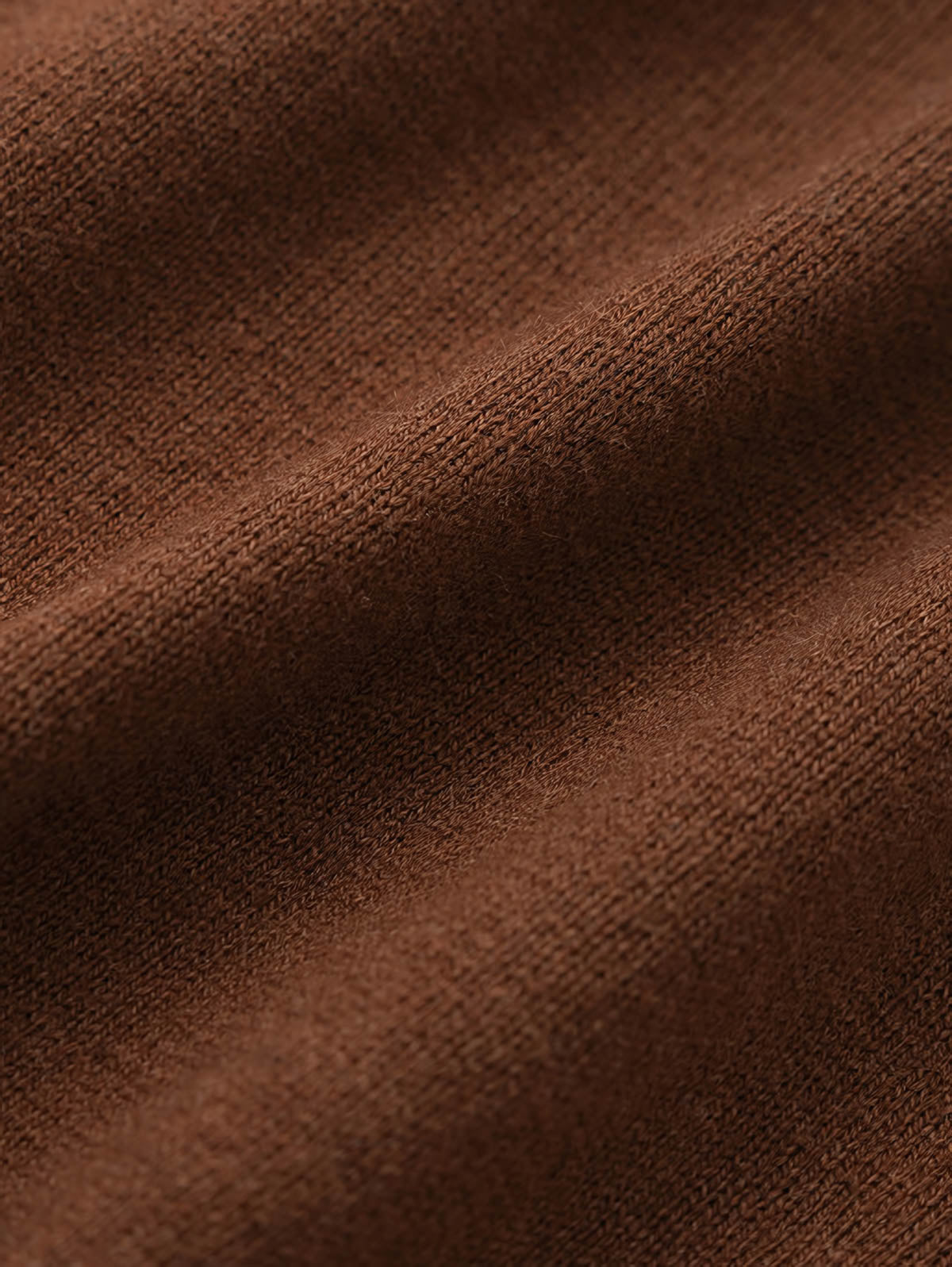 クルーネックと配色デザインの詳細展示