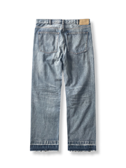 ダメージ加工デニムパンツの正面展示図。