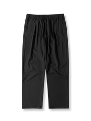 製品画像: カジュアルパンツ全体像、ドローストリングとルーズフィットデザインを示す。