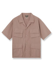 高支綿のジャングル四つポケット半袖シャツ全体展示、斜めポケットデザインと滑らかな素材感を示す。