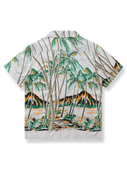 アイランドヤシの木ハワイアンシャツの全体展示、トロピカルなパターンとルーズフィットデザインを示す。