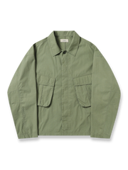 コットンとナイロン混紡の軽量ジャングルファティーグジャケットの正面画像。