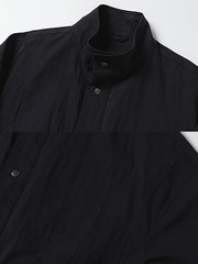 詳細画像: ジャケットのディテール、ウォッシュ加工やパッチワークデザインのクローズアップ