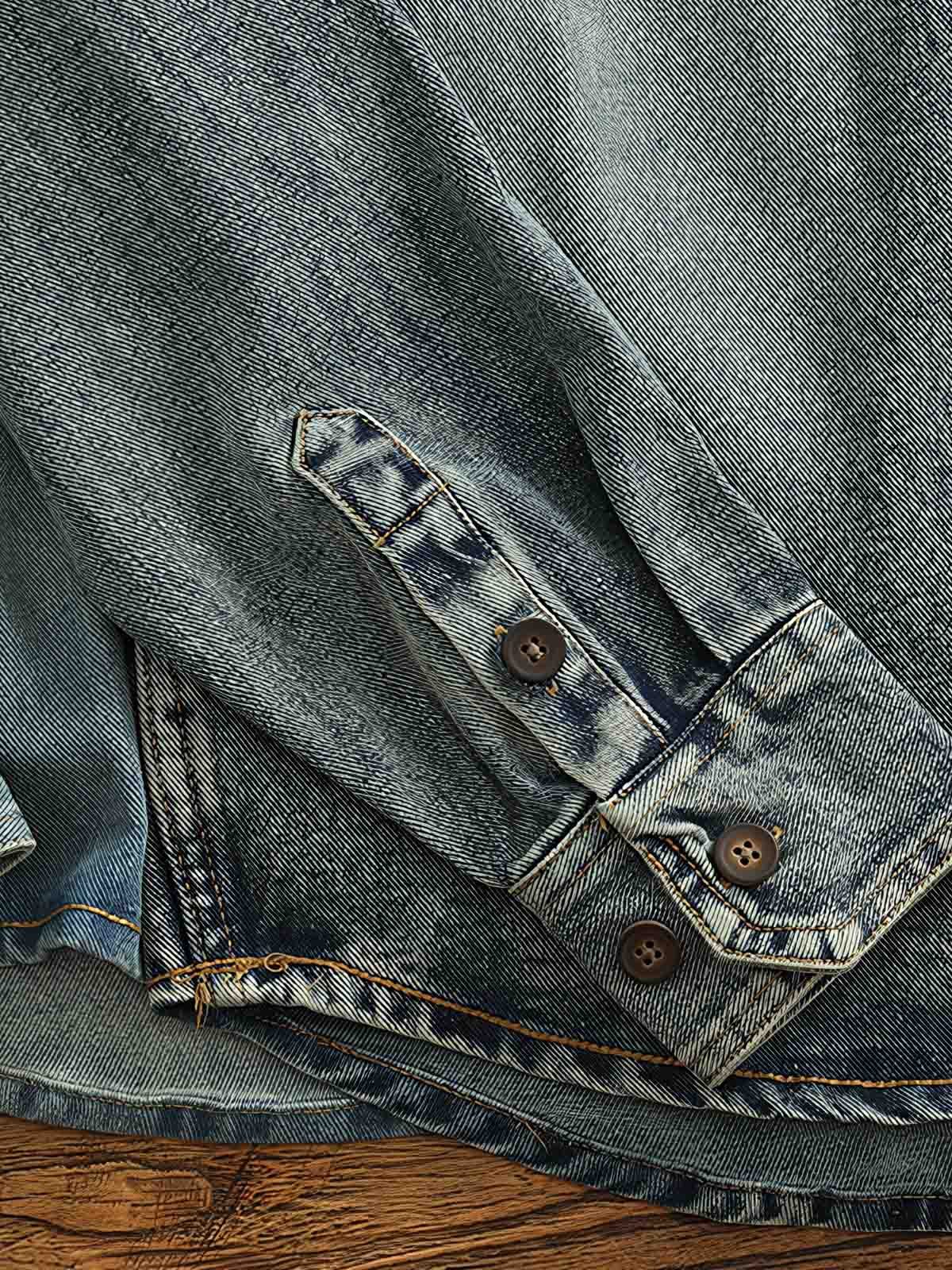 ウォッシュ加工デニムワークシャツの全体展示