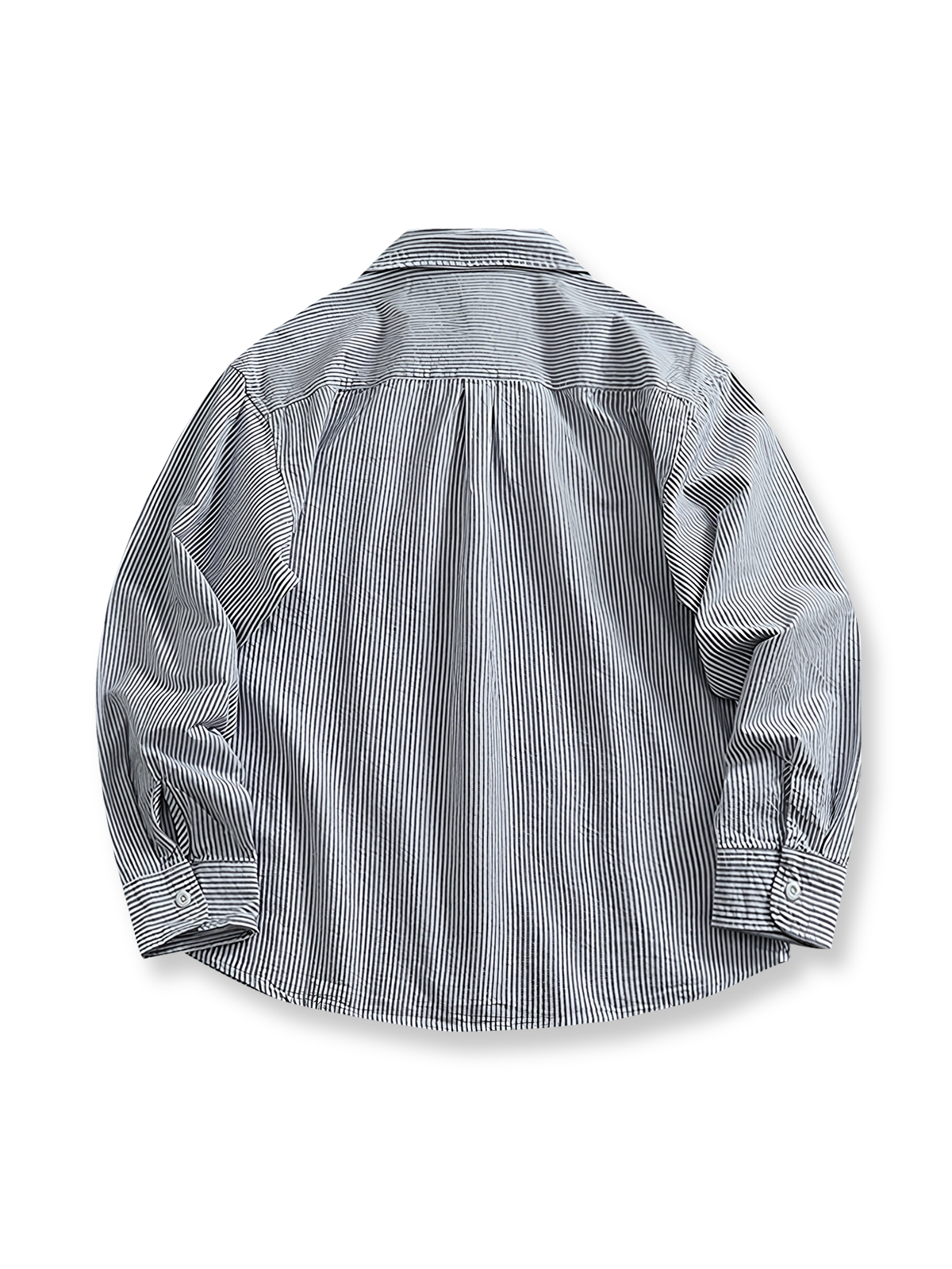 細ストライプシャツのストライプディテールとポケットの特写