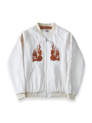 琴師刺繍スカジャンの正面展示、精緻な東洋風刺繍とクラシックなジャケットデザインを表現