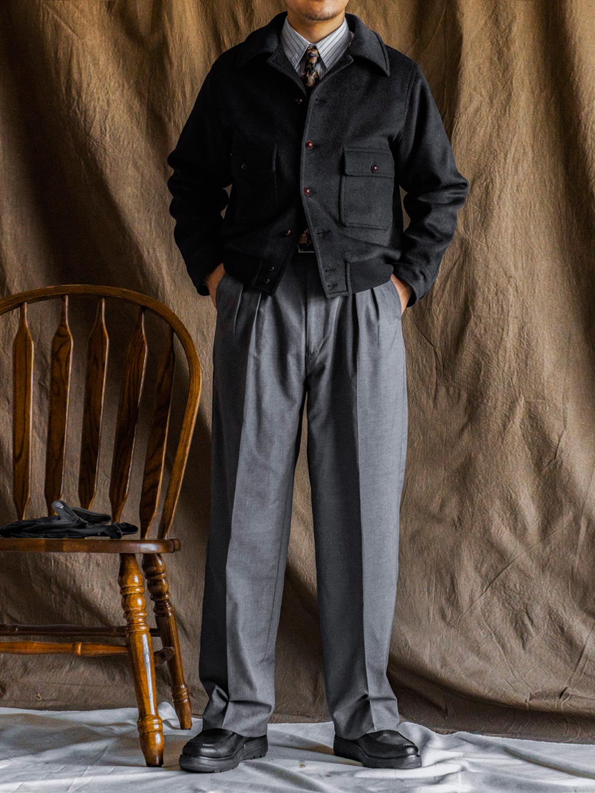 モデルがA2柔らかなツイードウール保温コートを着用し、そのエレガントで実用的なスタイルを披露