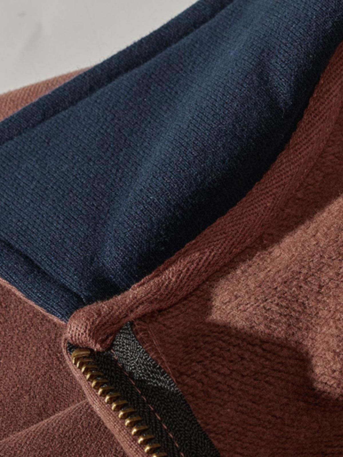 製品画像: アメリカンレトロカラー切り替え襟付きスウェットの全体画像
詳細画像: カラー切り替え襟とフリース裏地の詳細画像