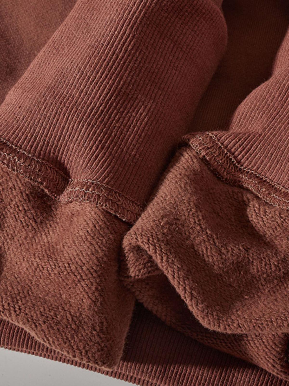 製品画像: アメリカンレトロカラー切り替え襟付きスウェットの全体画像
詳細画像: カラー切り替え襟とフリース裏地の詳細画像