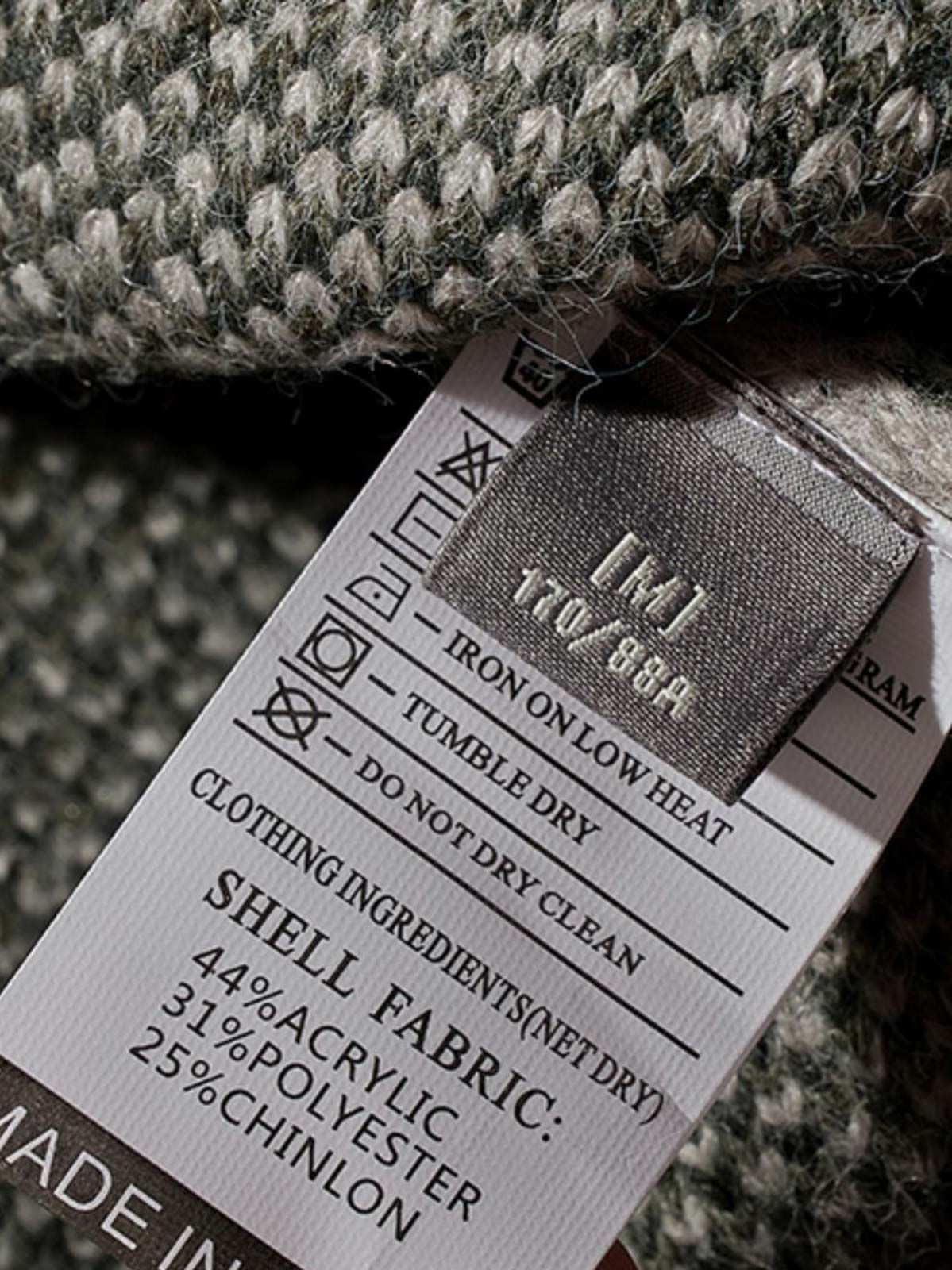 製品画像: チェッカーボード柄Vネックカーディガンの正面画像
詳細画像: チェッカーボード柄とカーディガン素材の詳細画像