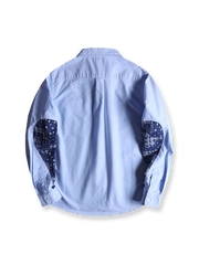 製品画像: ペイズリーパッチ付きオックスフォードシャツの正面全体展示、クラシックとモダンなデザインの融合を強調。
詳細画像: ペイズリーパッチデザインとサイドのダブルステッチのディテール展示、耐久性とスタイルをアピール。