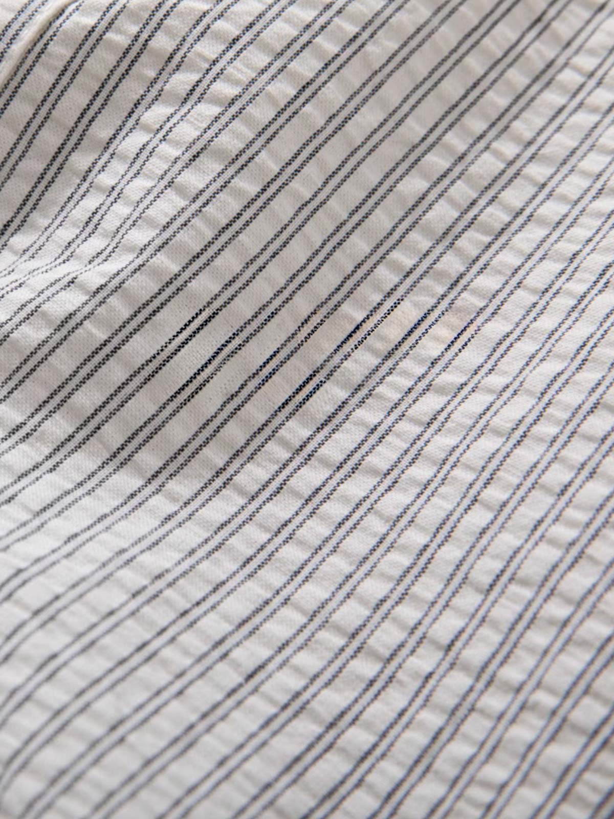 製品画像: ワークパッチワークシアサッカーヴィンテージシャツの全体展示 詳細画像: 肘部分のコントラストカラーパッチのディテール展示