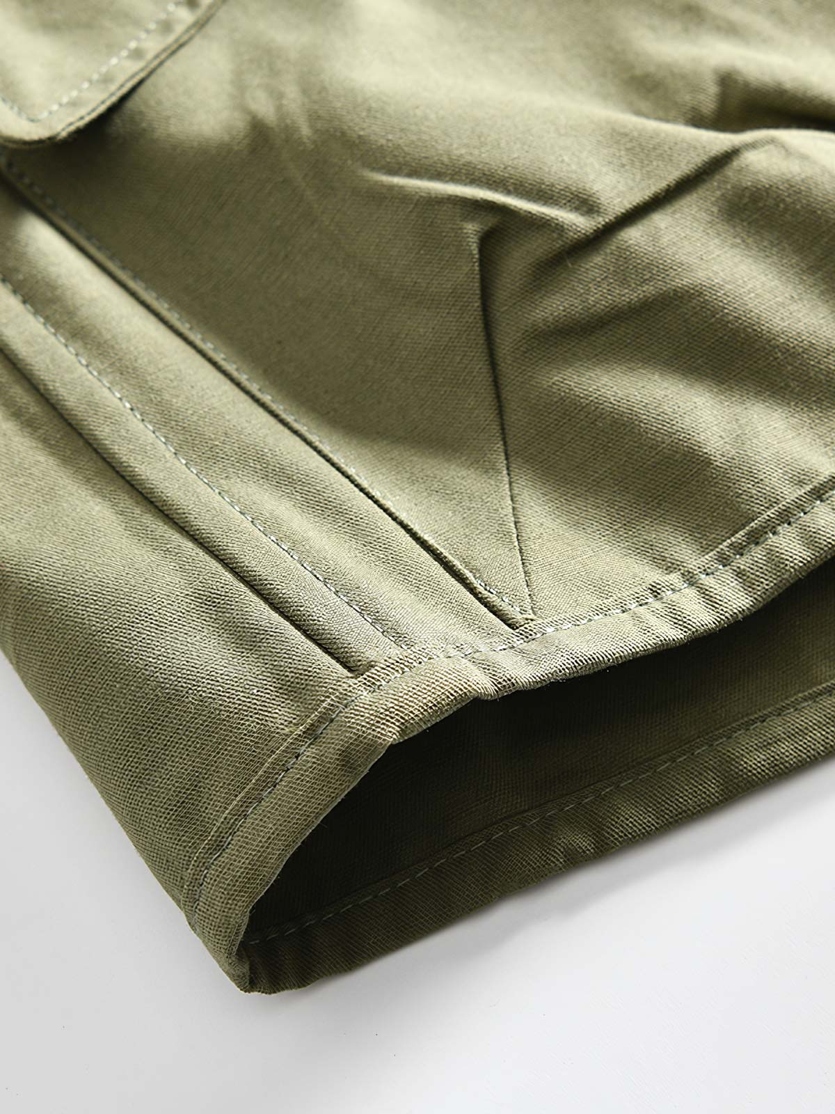 製品画像: ワークスタイルカジュアルベストの正面展示
詳細画像: 多ポケットデザインとウォッシュド加工のディテール展示