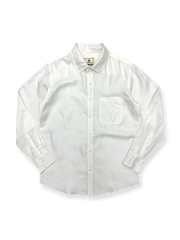 製品画像: クラシックなデザインとシンプルなシルエットが特徴のリネンコットン混紡メンズ長袖シャツの全体画像。