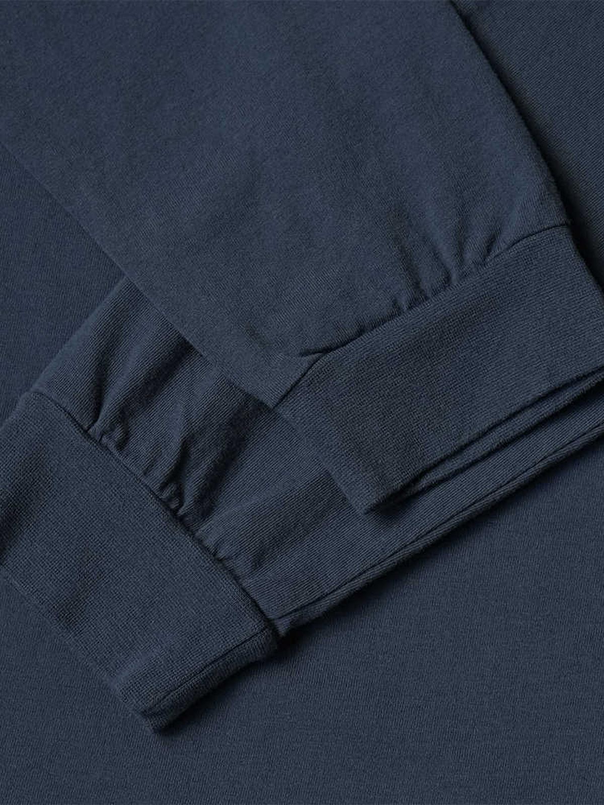 製品画像: ハイキングラビット刺繍クルーネック長袖Tシャツの全体像を正面から撮影した画像
詳細画像: 胸元のラビット刺繍ディテールをクローズアップした画像