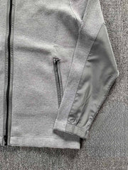 製品画像: スタンドカラーのカラー切り替えカーディガンの正面画像
詳細画像: カラー切り替えデザインとスタンドカラーのディテール画像
モデル画像: スタンドカラーのカラー切り替えカーディガンを着たモデルの画像