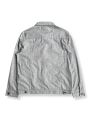 製品画像: 軽量で通気性のある起毛ワークフラップポケットジャケットのフロントビュー。フラップポケットジャケット。
詳細画像: 胸元に配置されたフラップポケットとヴィンテージ調のブロンズボタンのディテール。ヴィンテージワークジャケットの特徴。