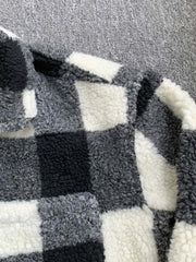 製品画像: ブラック&ホワイトチェック柄フェイクウールジャケットの全体像
詳細画像: 袖口ボタンとキルティングライナーのディテール