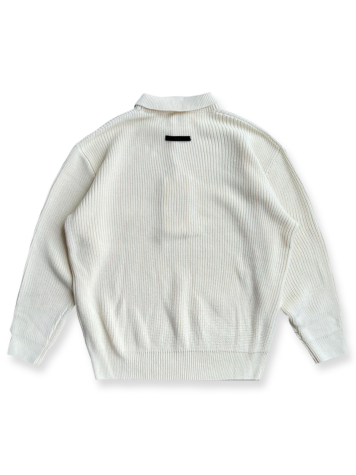 製品画像: 襟付きレイヤードニットプルオーバーの平置き画像
詳細画像: ニットプルオーバーの襟部分のディテール