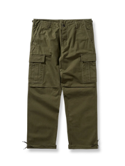 製品画像: タイガーストライプ迷彩M65カーゴパンツの平置き画像
詳細画像: カーゴパンツの多機能ポケットとタイガーストライプ迷彩のディテール画像