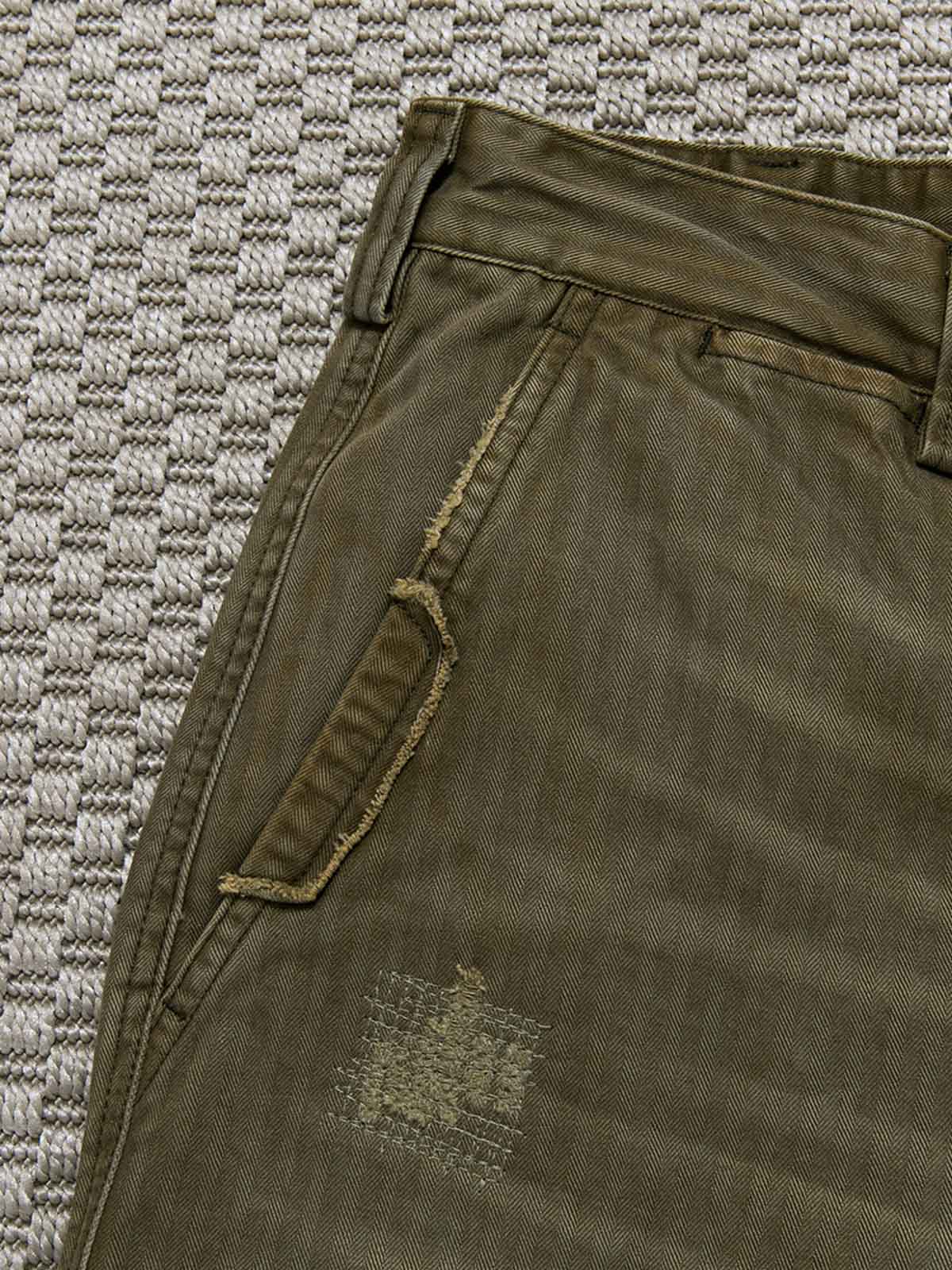 ダメージディテールとヘリンボーン素材のクローズアップ画像