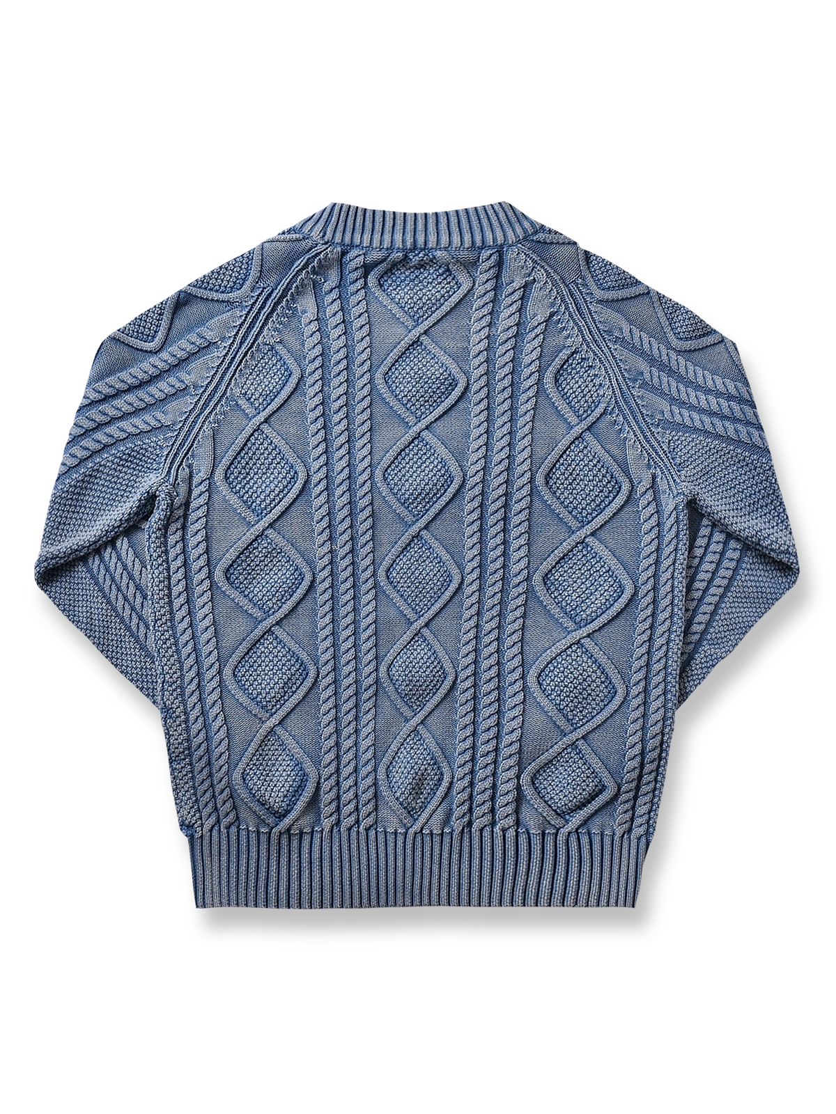 詳細画像: セーターのケーブル編みとウォッシュ加工のディテール - ヴィンテージ感を演出
モデル画像: 男性モデルが着用するアメカジ風ツイストケーブルセーラーセーター - 全体スタイルと着こなし例