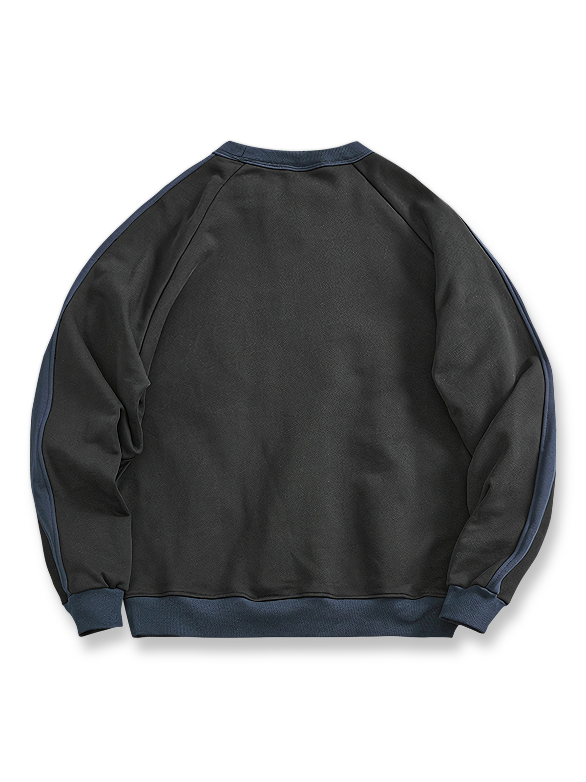 バイカラー切り替えクルーネックスウェットの画像 - バイカラーデザインと厚手の素材感を強調