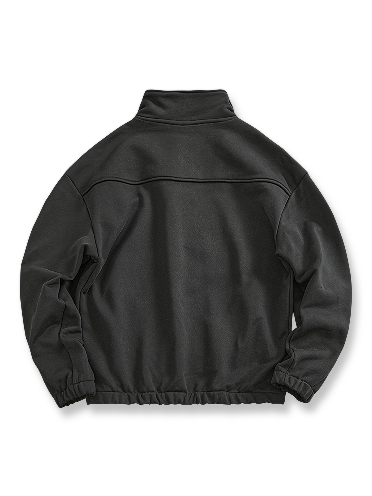 製品画像: ヴィンテージウォッシュハーフジップスウェットシャツの正面図、ユニークなウォッシュ効果とスタンドカラーのデザインを展示。
詳細画像: 質感のあるメタルジッパーと袖口のディテールクローズアップ、精緻な工芸と生地の質感を表現。