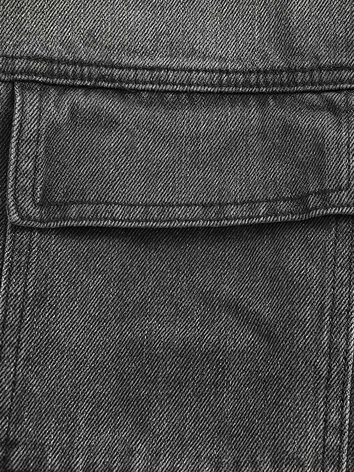 製品画像: スタンドカラーヴィンテージウォッシュデニムジャケット正面展示
詳細画像: 胸前のワークポケットとスタンドカラーデザインの詳細