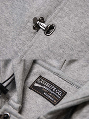 デッキフックディテールとカンガルーポケットのクローズアップ