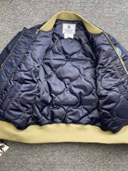 製品画像: ホットロッド・デビル (Hot Rod Devil) テーマのデュポン防水フライトジャケット全体画像
詳細画像: ホットロッド・デビル刺繍とフライトジャケットのデザインディテール