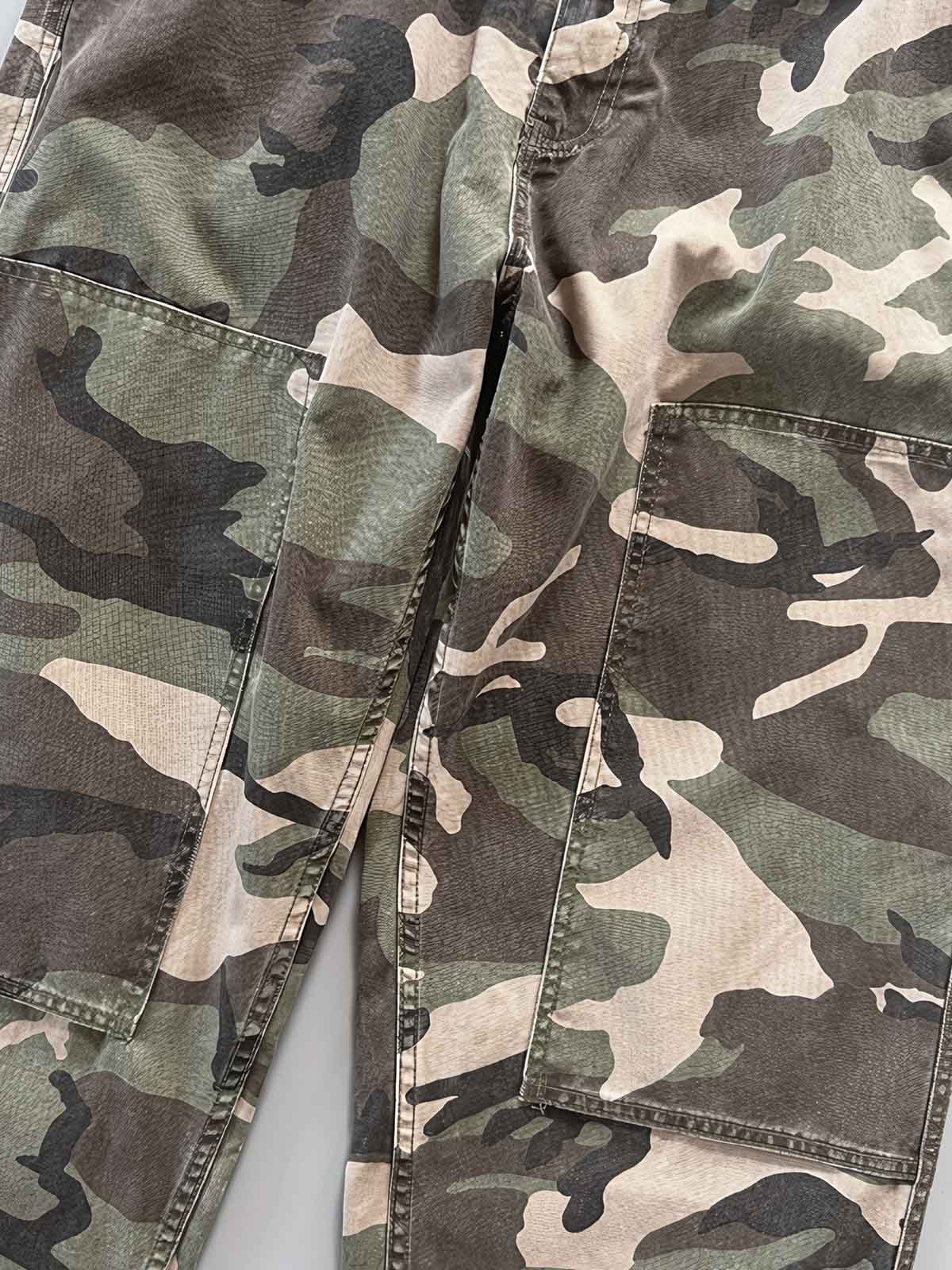 YKKスナップボタンとサスペンダー ディテール画像