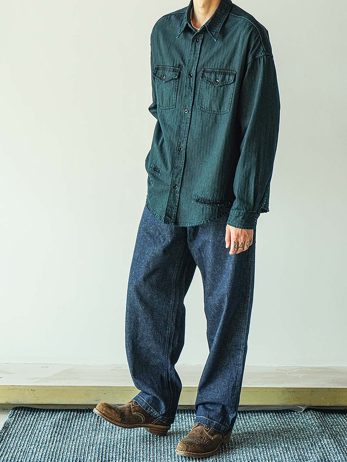 シャツの着用イメージ