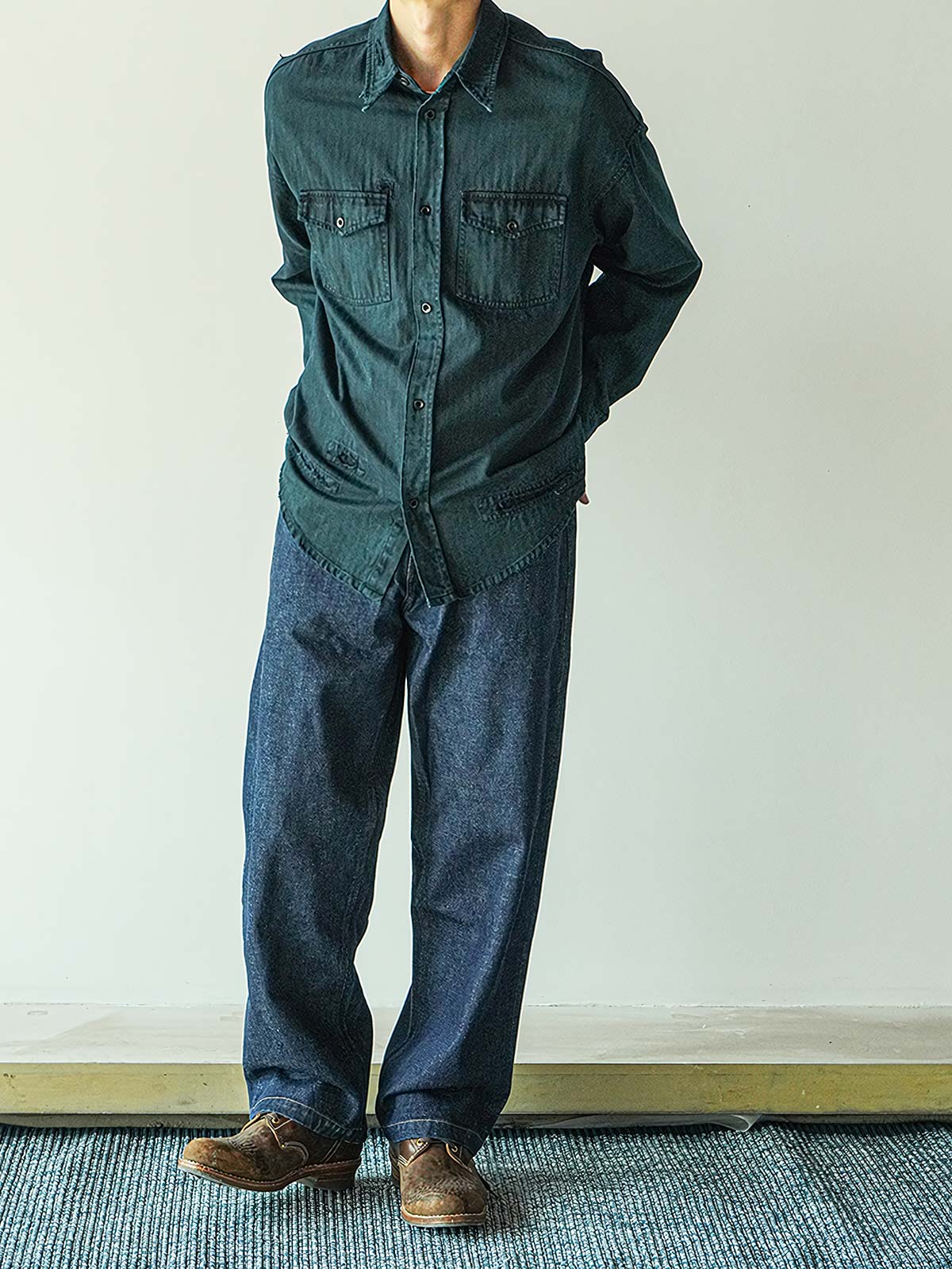 シャツの着用イメージ