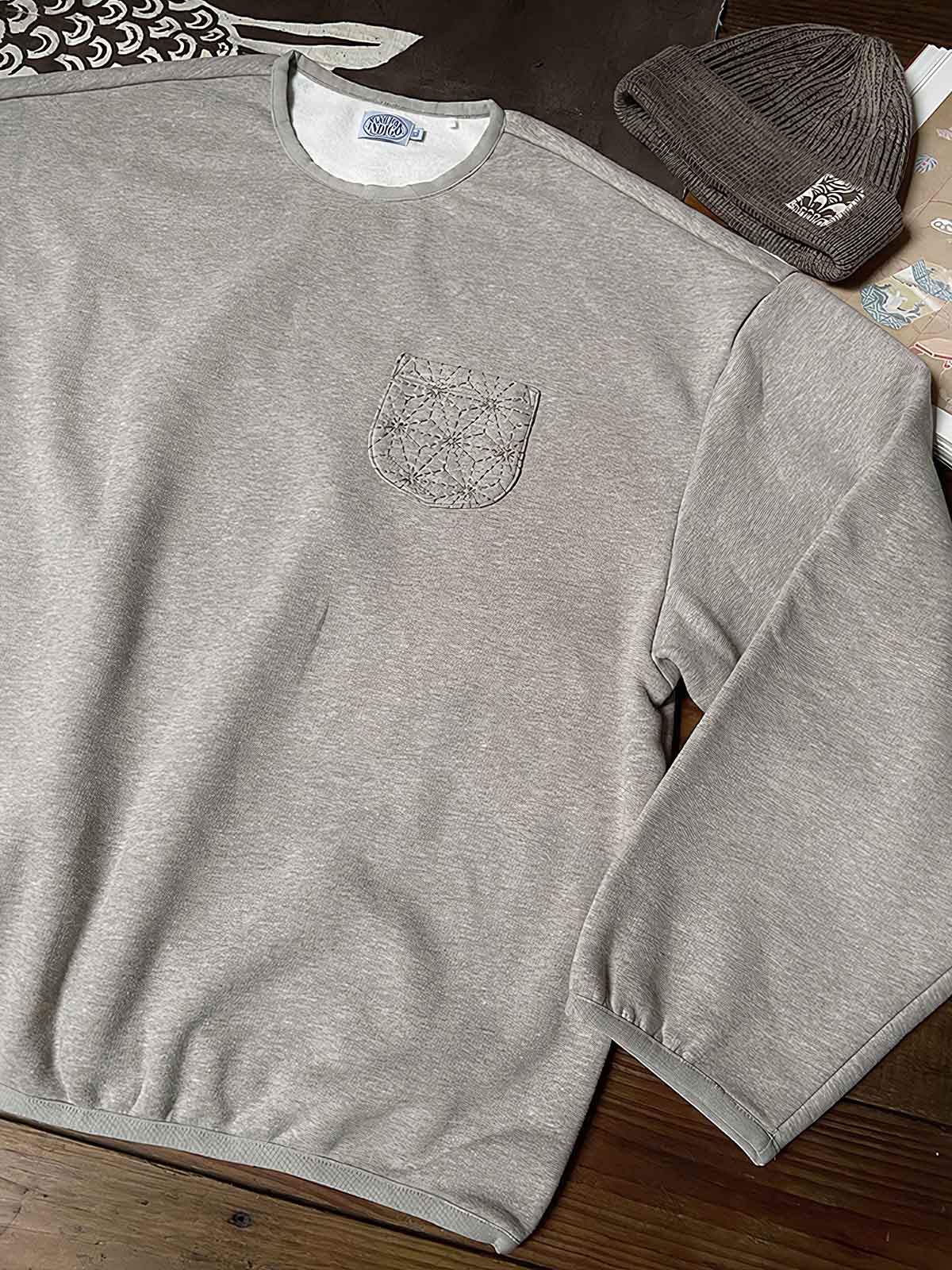 麻葉刺し子刺繍ポケット付きスウェット 全体画像