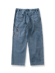 ウォッシュ加工と梅刺繍のディテールクローズアップ