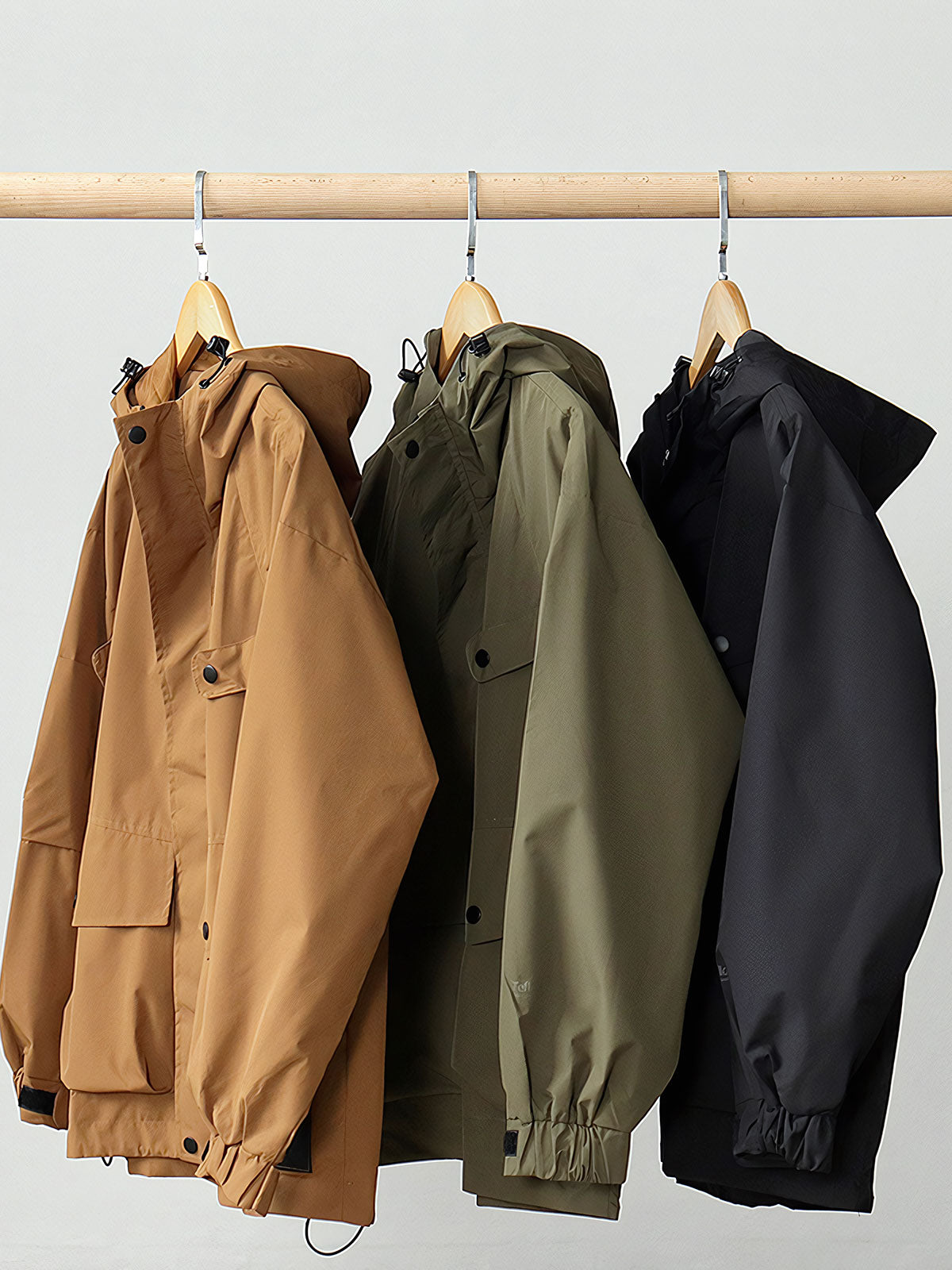 製品画像: 撥水・防風・防汚 テフロン加工 フード付き ルーズフィット アウトドア ワークジャケット 正面
詳細画像: 高めのフードと立体的な二重ポケット ディテール